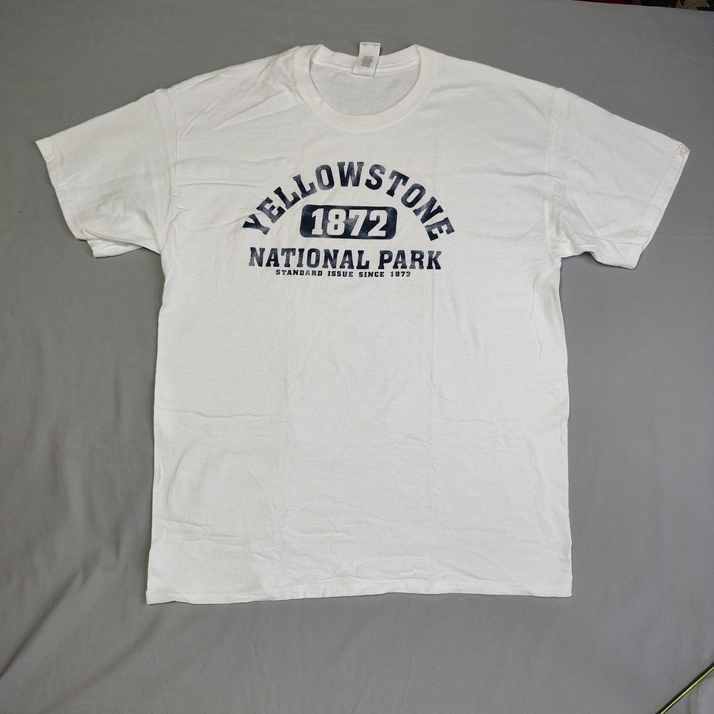 Gildan Yellowstone National Park 1872 Graphic T-Shirt Mens Large White Navy Blue